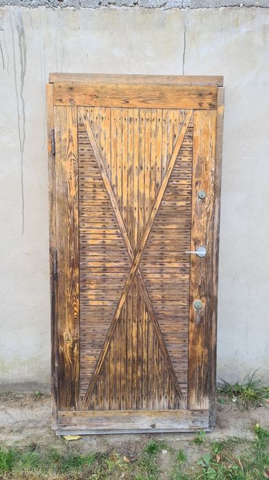 Drzwi zewnętrzne drewniane