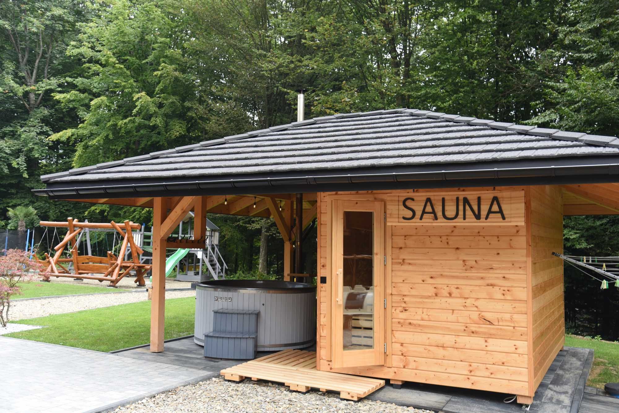 Bieszczady, Solina, domki Werlas, ruska bania z jacuzzi, sauna