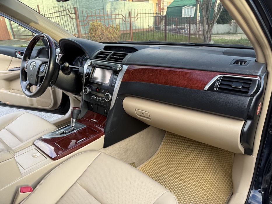 Продам Toyota Camry 50 2.5 газ/бенз офіційна на автоматі