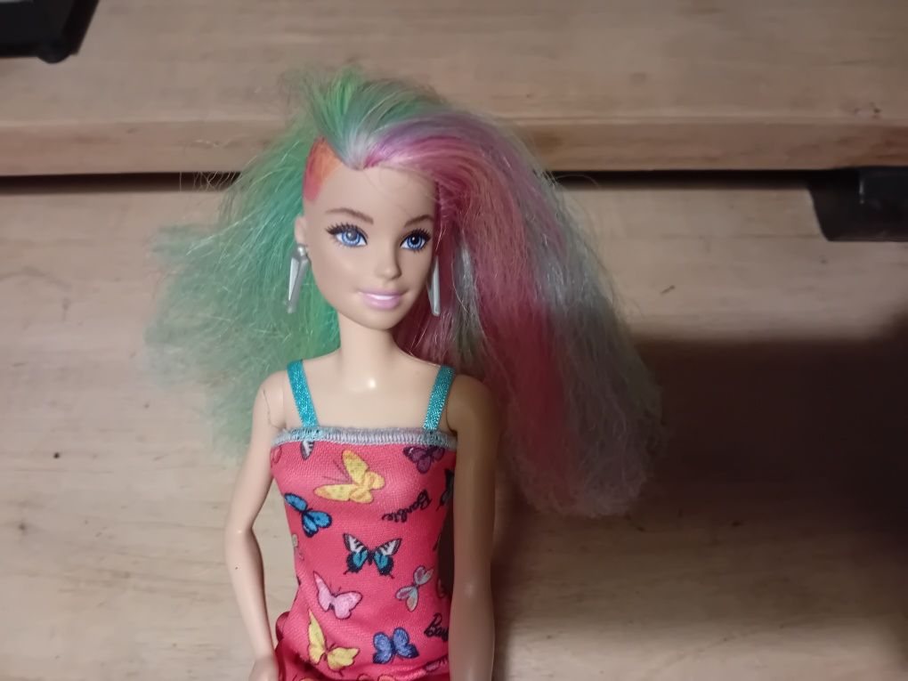 Mattel lalka Barbie, kolorowe włosy, tatuaż