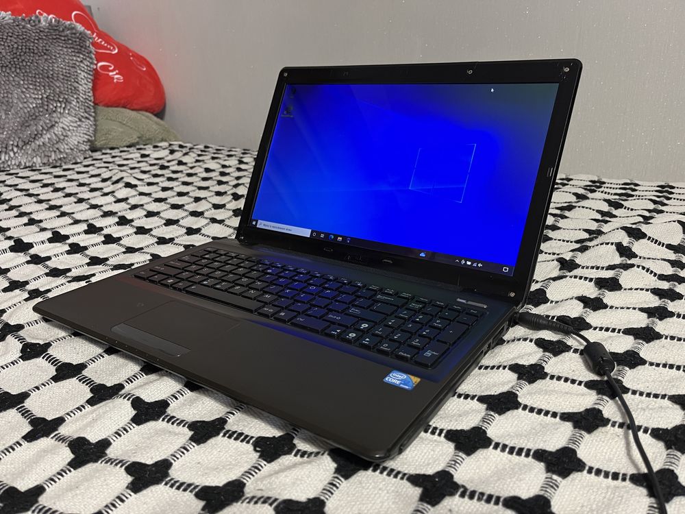 Komputer Laptop Asus k52f i3 2gb ram bez dysku