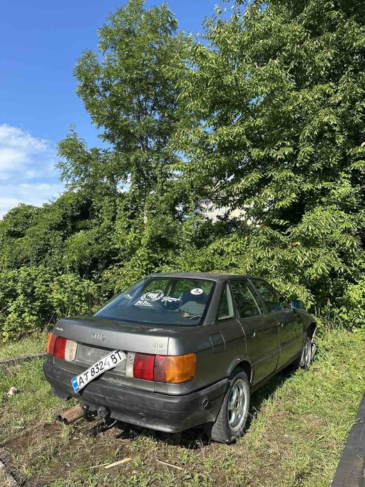 Audi 80.          .