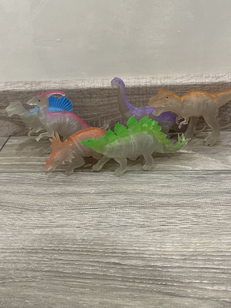 Іграшки/динозаври