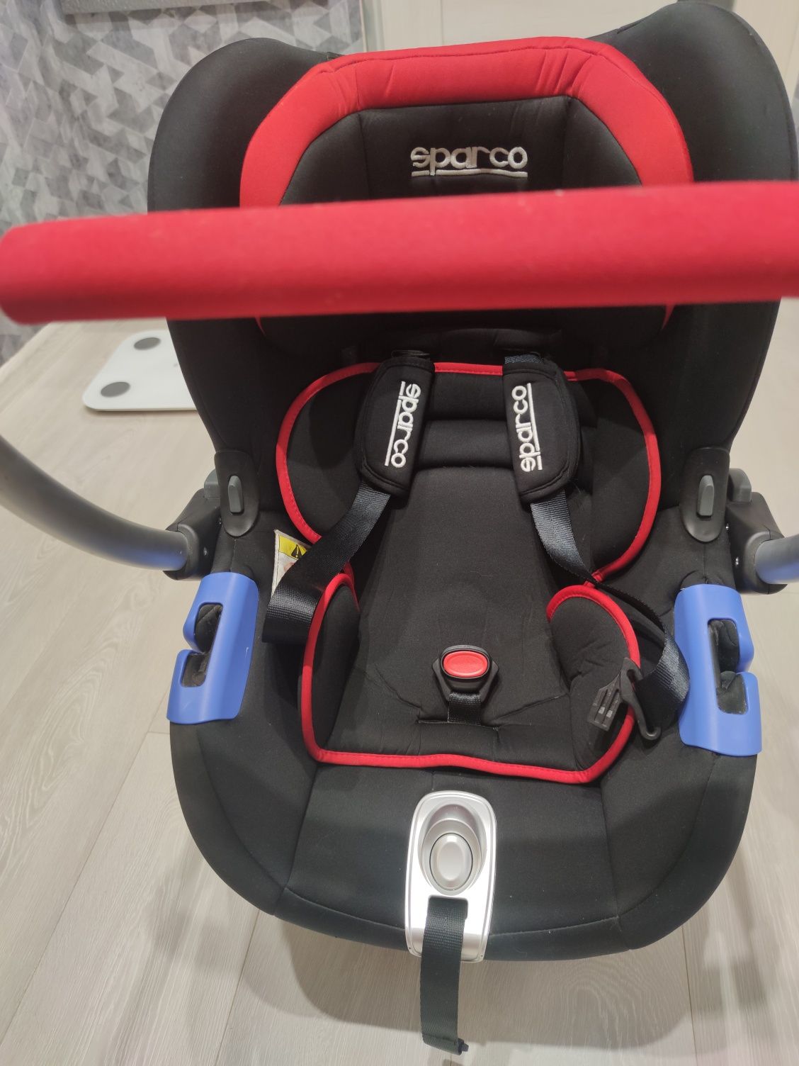 Автокрісло sparco 0-13 кг з системою isofix та шасі