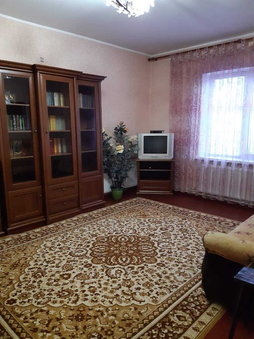 Здам з гарним ремонтом невеликий  будинок