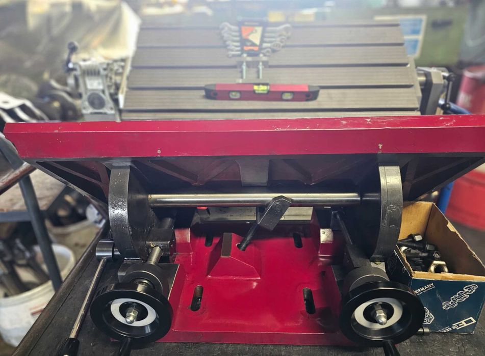 Stół uchylny do głowic skośnych i V-bloków (widlastych)