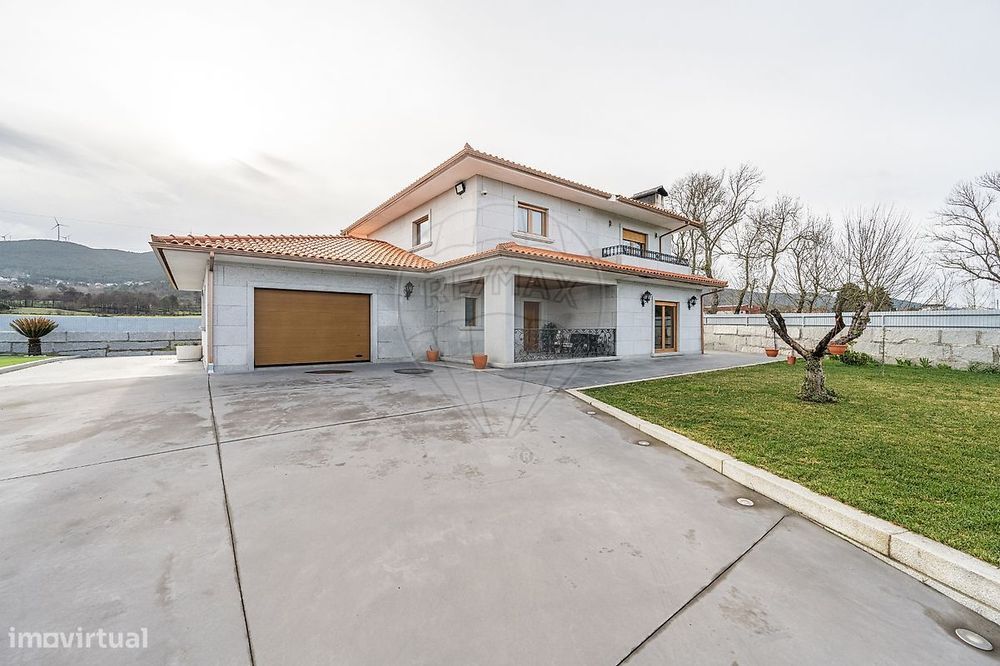 Moradia T5 para venda