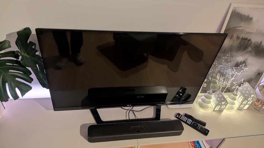 Telewizor LG 42" Full HD + Xiaomi Box (Android TV)