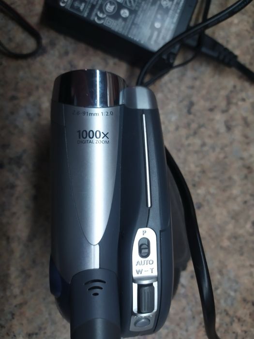 Продам відеокамеру Canon DVD Concorde DC201