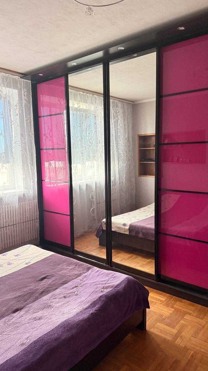 Продам 3-к квартиру на Дружбы Народов 242, с мебелью