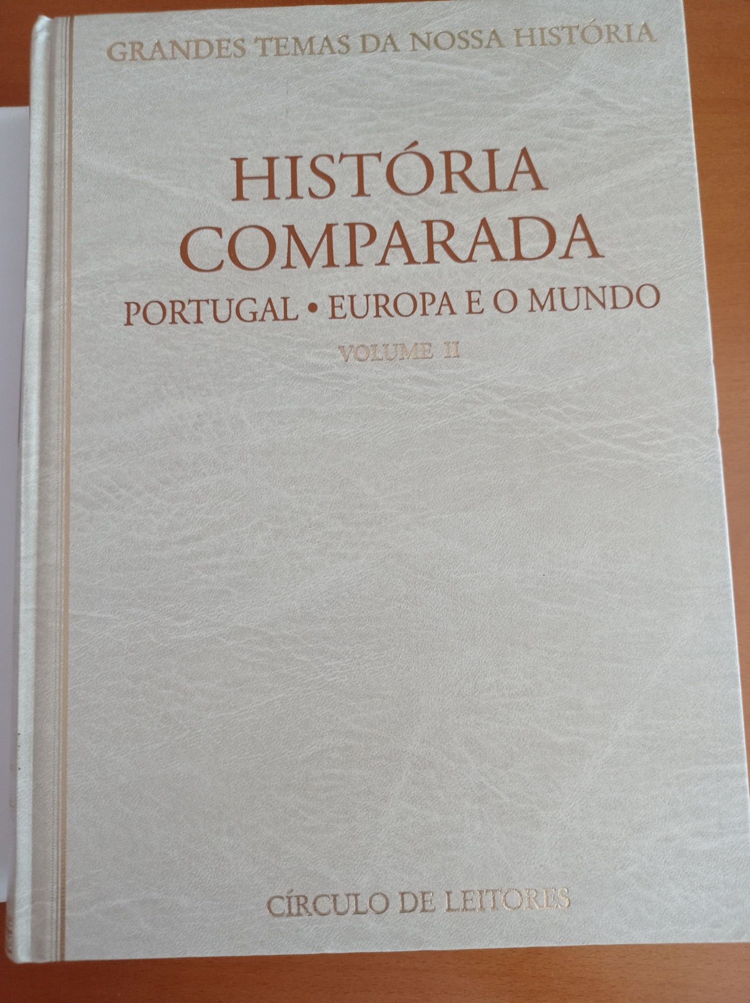 2 livros volume 1 e volume 2 História comparada de Antônio Simões Rodr