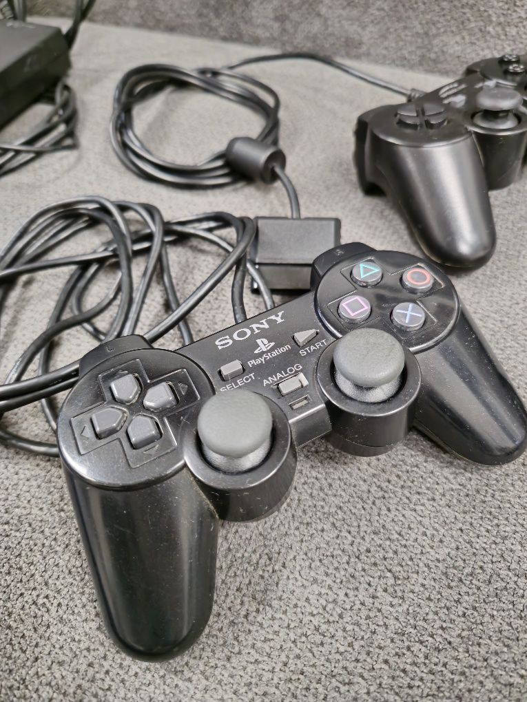 Playstation 2 plus gry i dwa pady