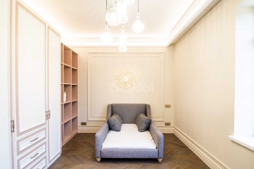 У продажі сучасний будинок с басейном в селищі Лісне! Без комісії!