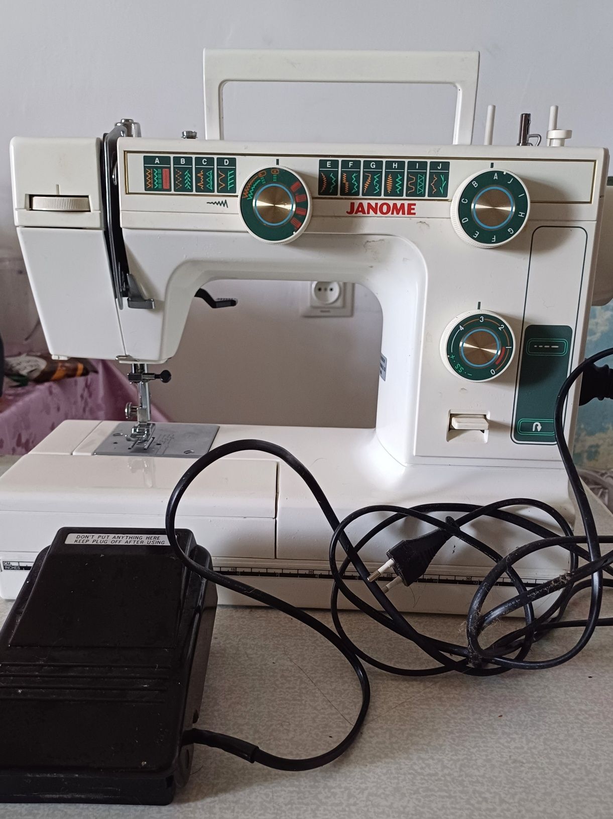 Швейная машинка Janome