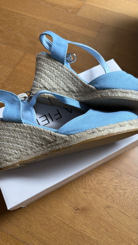 Nowe espadryle na platformie. Anna Field
