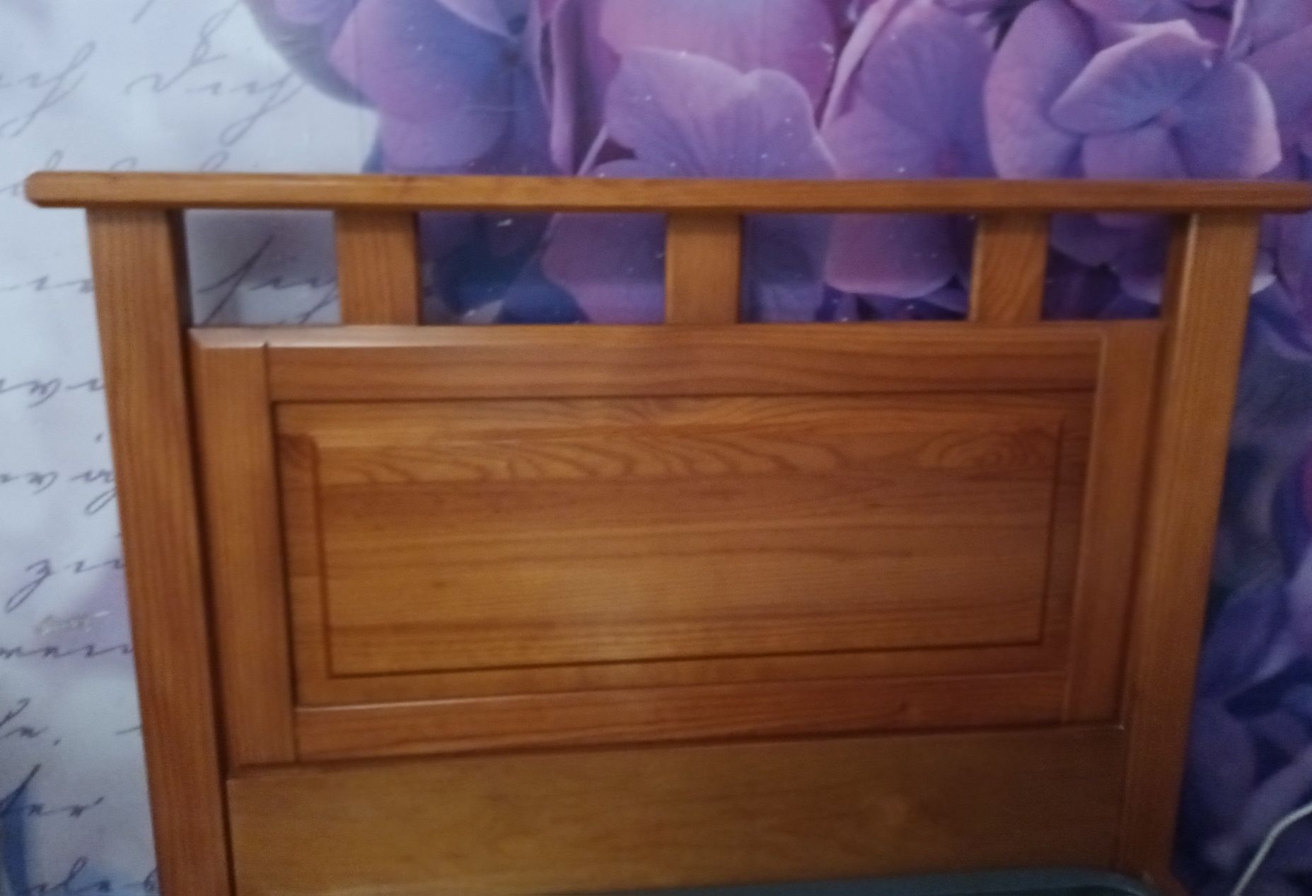 Cama e Mesa de Cabeceira