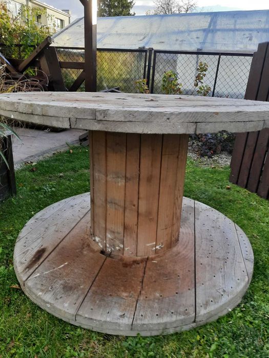 Sprzedam stół , szpulę drewnianą (bęben)  duża