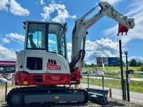 Nowa Takeuchi TB335R w obrysie; 3700 kg z głowicą Powertilt /TB235