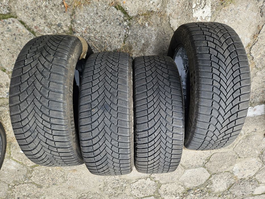 Opony zimowe Bridgestone 235/55/19 rok 23 bieznik 5,9 mm