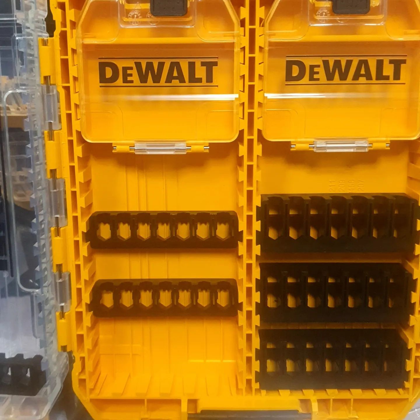 Футляр для біт системи TSTAK Tough Case М DeWALT DT70803