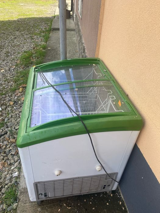 Морозильна камера лари