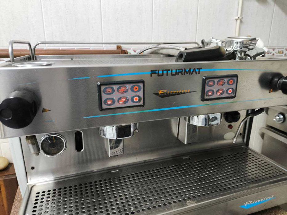 Máquina de Café Profissional com Moinho
