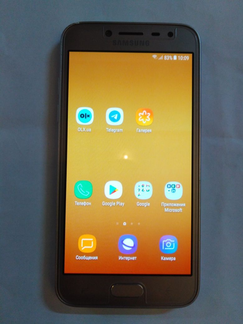 Мобильный телефон Samsung J2.