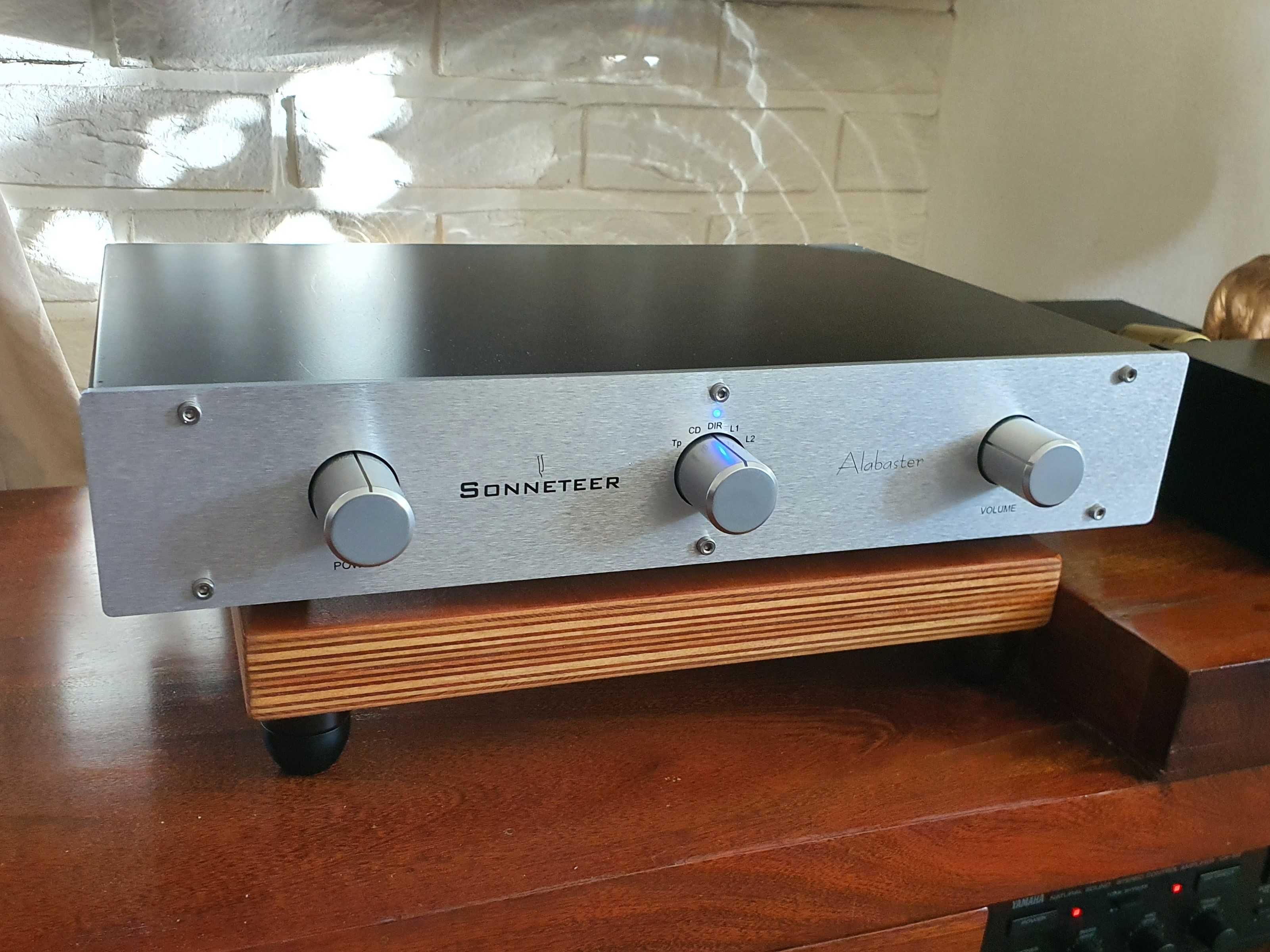 Sonneteer Alabaster