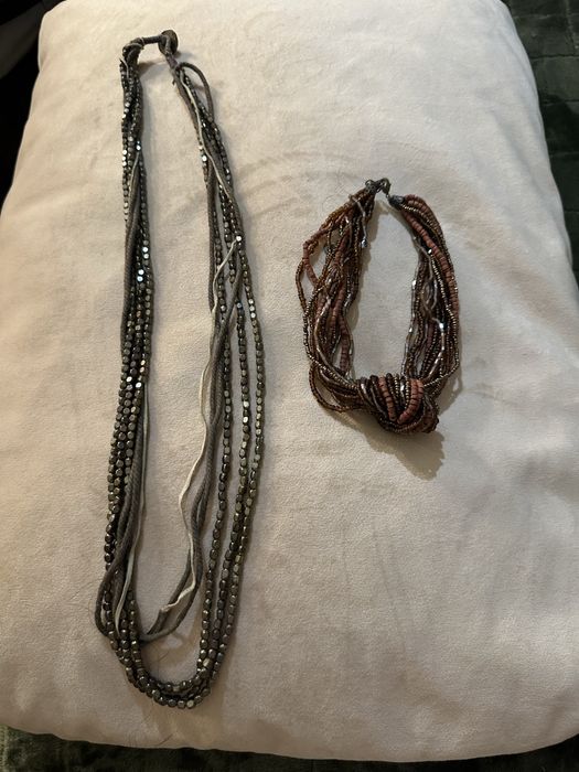 Conjunto de dois colares em tons castanho