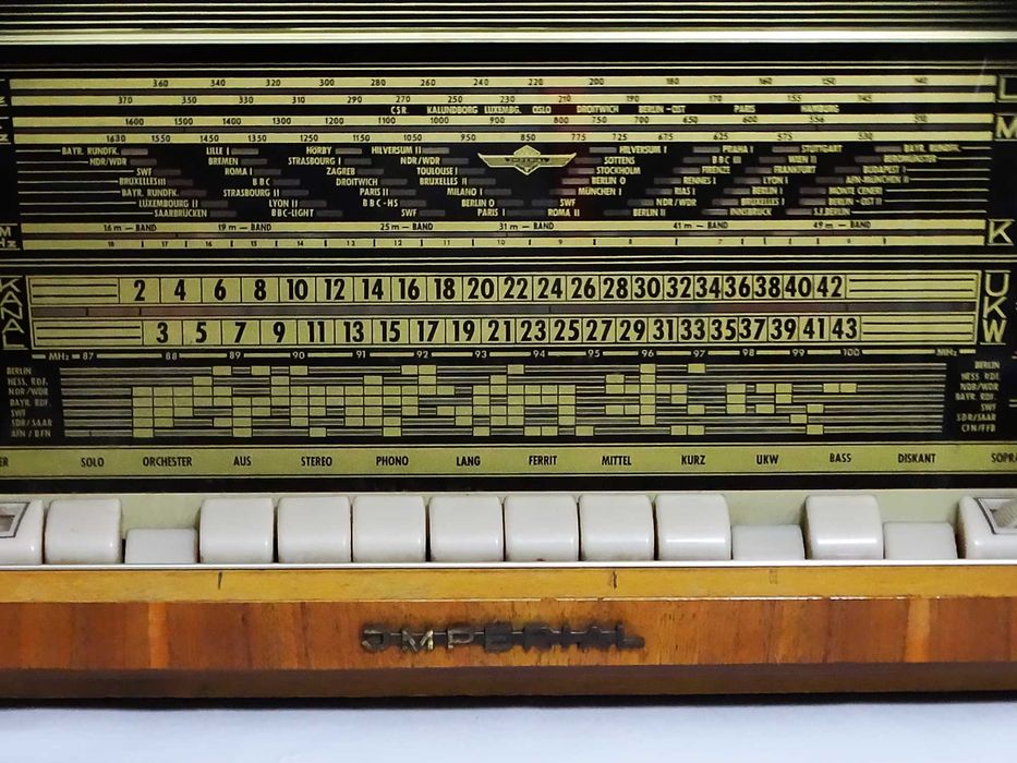 Vollstereo 609W EM84 radio produkowane Kuba-Imperial w latach 1960.