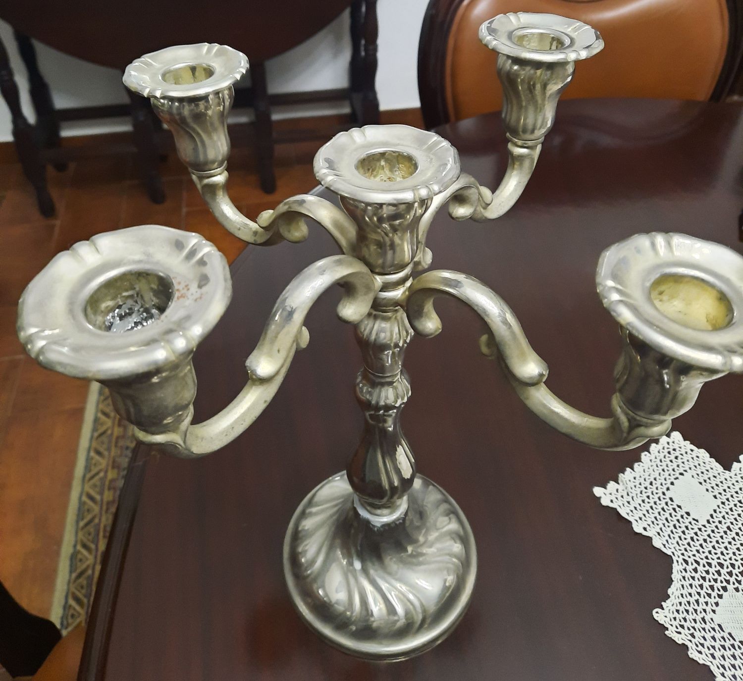 Castiçal em casquinha com suporte para 5 velas