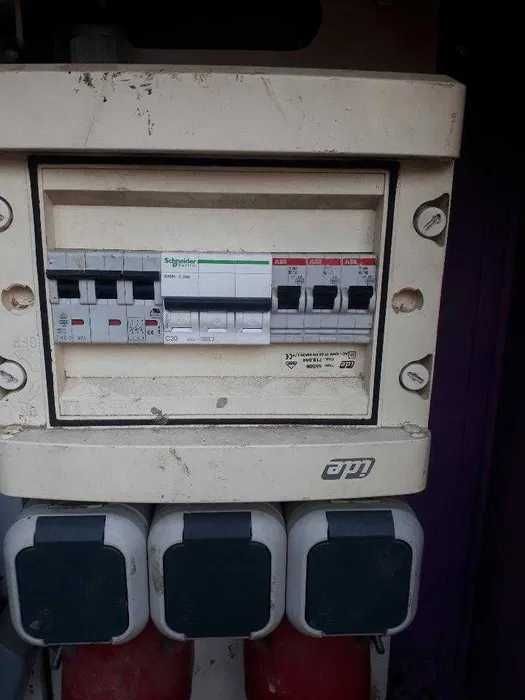 Skrzynka budowlana elektryczna stojąca