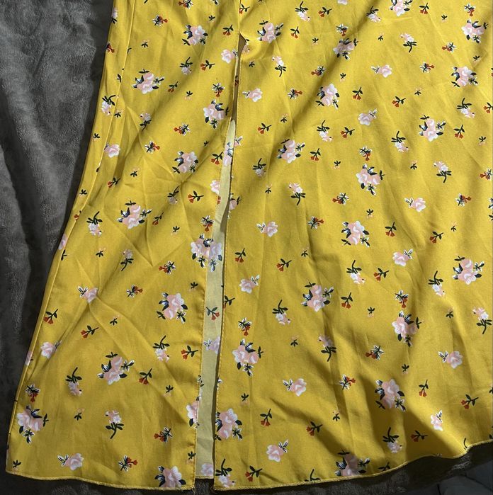 Жовта, легка сукня з квітковим принтом