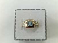 Złoty pierścionek/ 333/ 5.44 gram/ R15/ Topaz/ 10 brylantów/ XX wiek