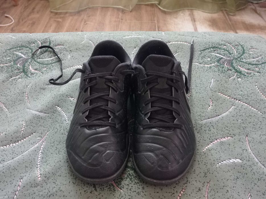 Футзалки Nike  (оригинал) фирменные размер- 38 стелька-24см