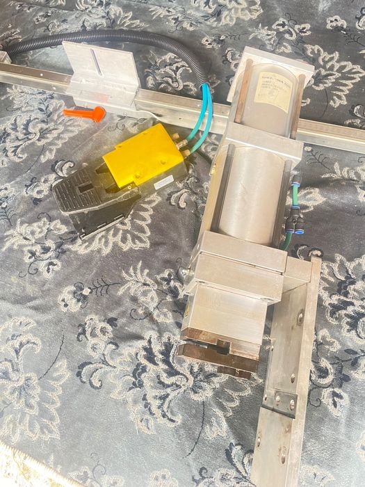 Гильотина и кондуктор для фурнитуры петель дверей