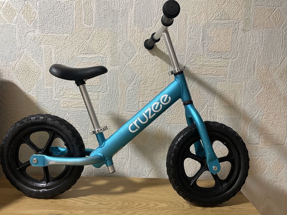 Дитячий беговел Cruzee