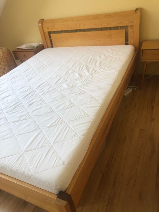 Drewniane łóżko sypialnia stelarz