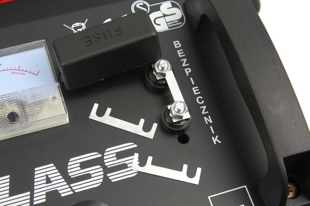 Prostownik z rozruchem i funkcją szybkiego ładowania 630 M-P M82513