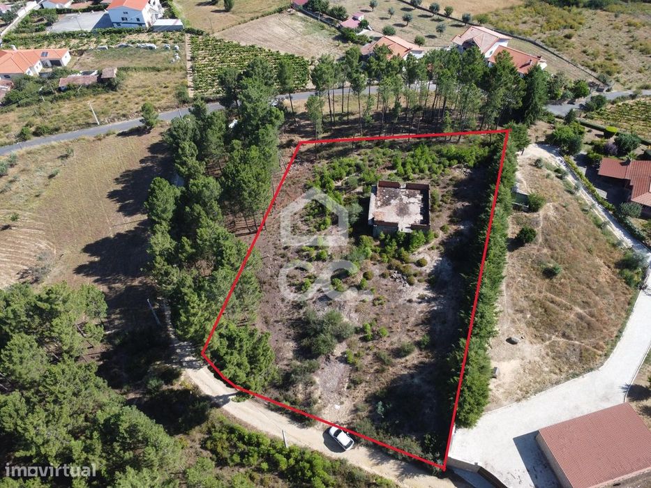 Terreno agricola com 3000m2 e um amazem já construído na Periferia da