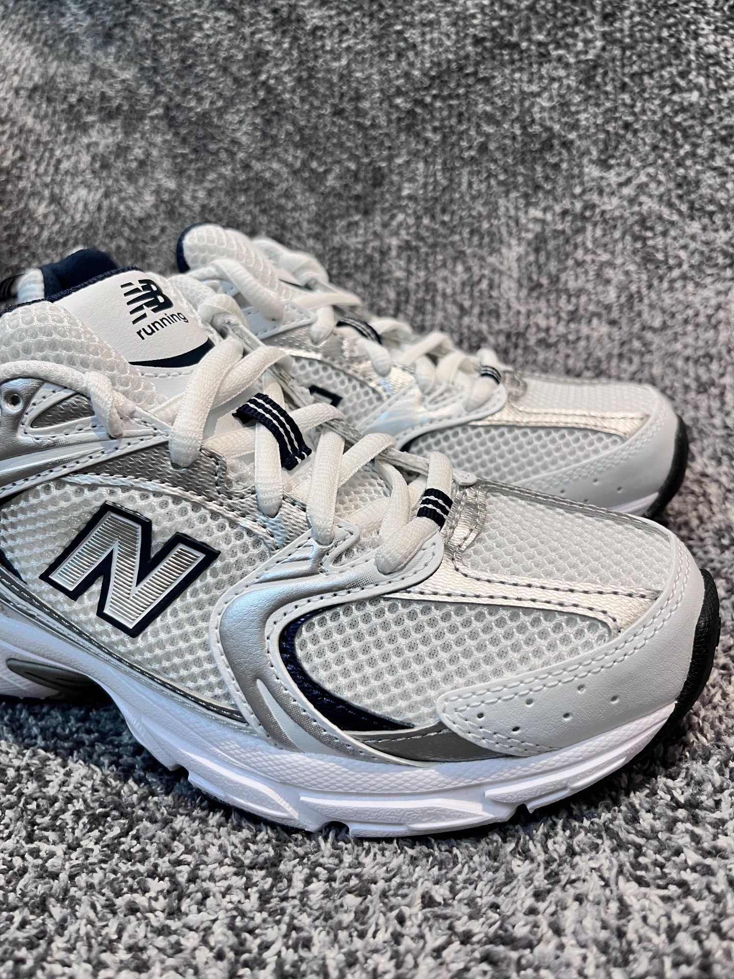 WhiteSilver\NewBalance*Damskie*ModaMR530SG UnisexTrampki.39.5