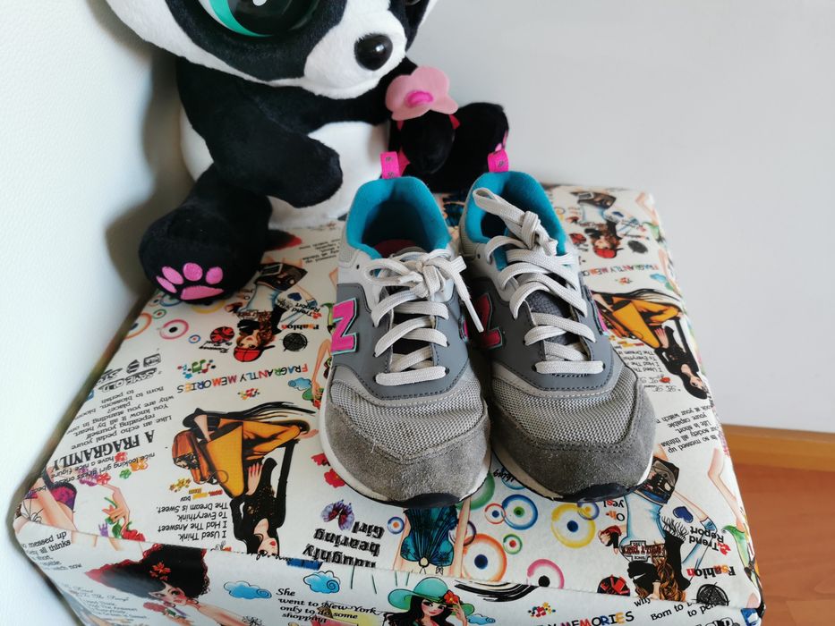Vários pares de sapatilhas