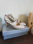 Buty kotyl 7079 beżowe lico r.39