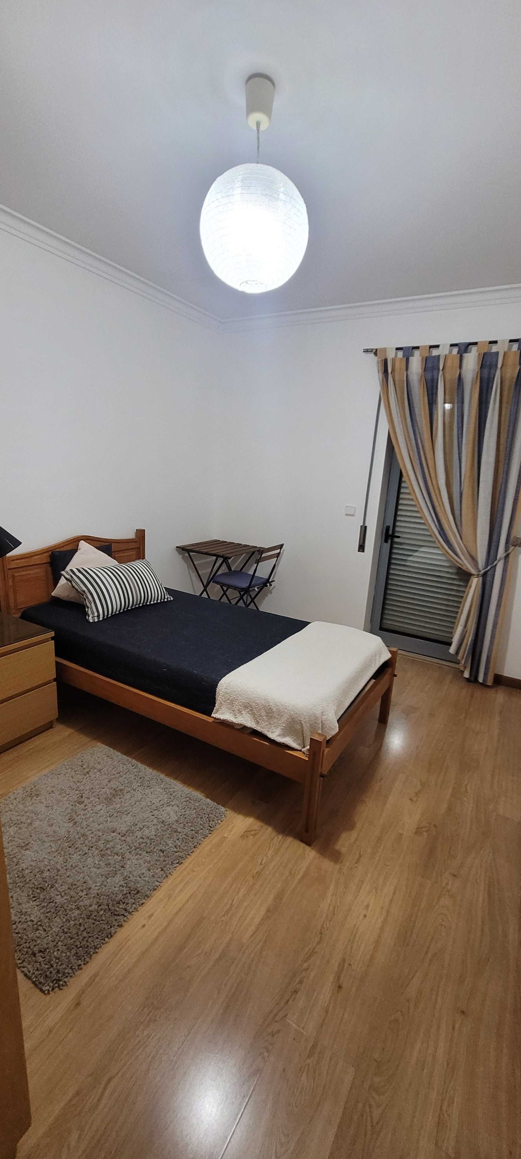 2025/2026- Quarto para Professora ou Estudante Universitária – Almada