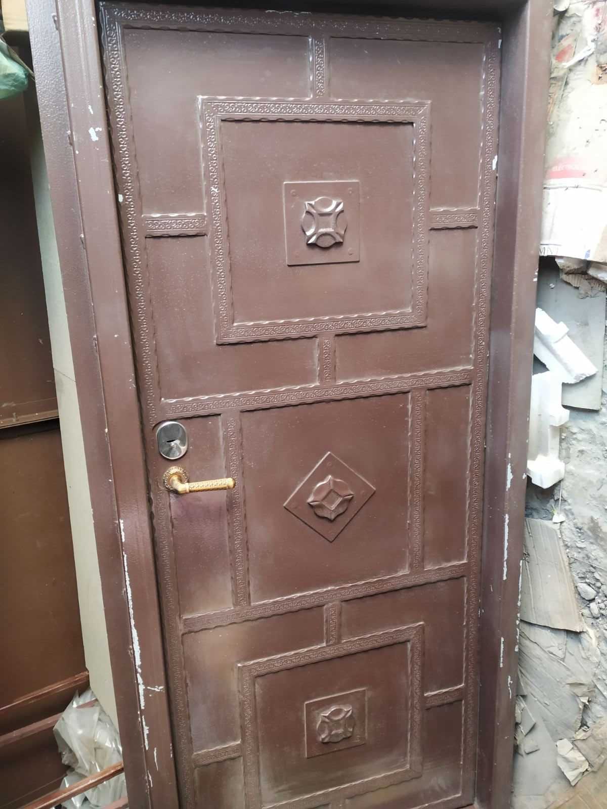 Продам металлические двери с элементами ковки