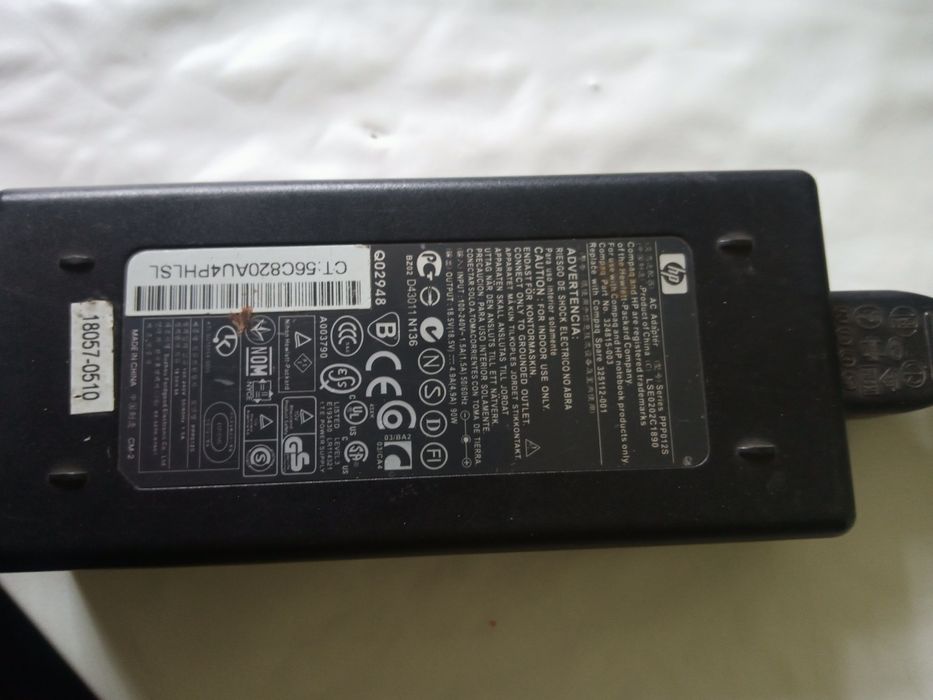 Продам зарядное устройство для ноутбука.