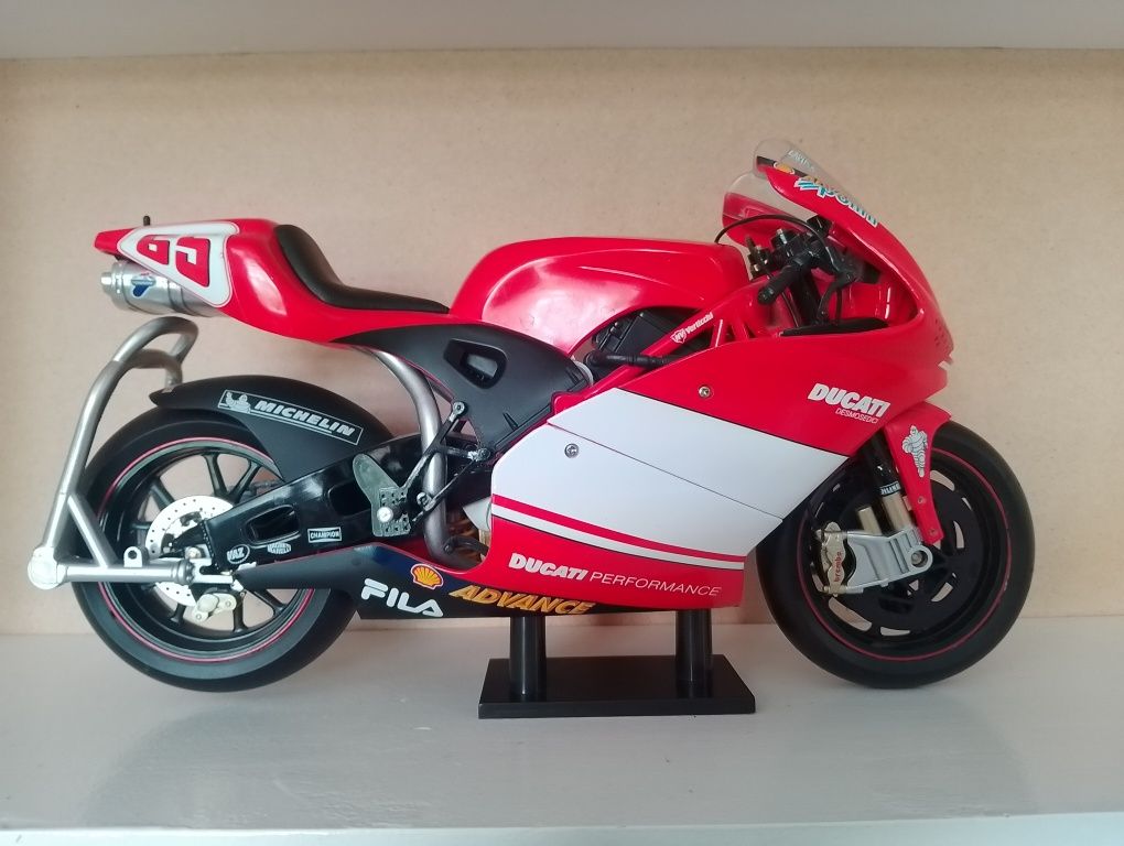 Продам модель мотоцикла 1:6