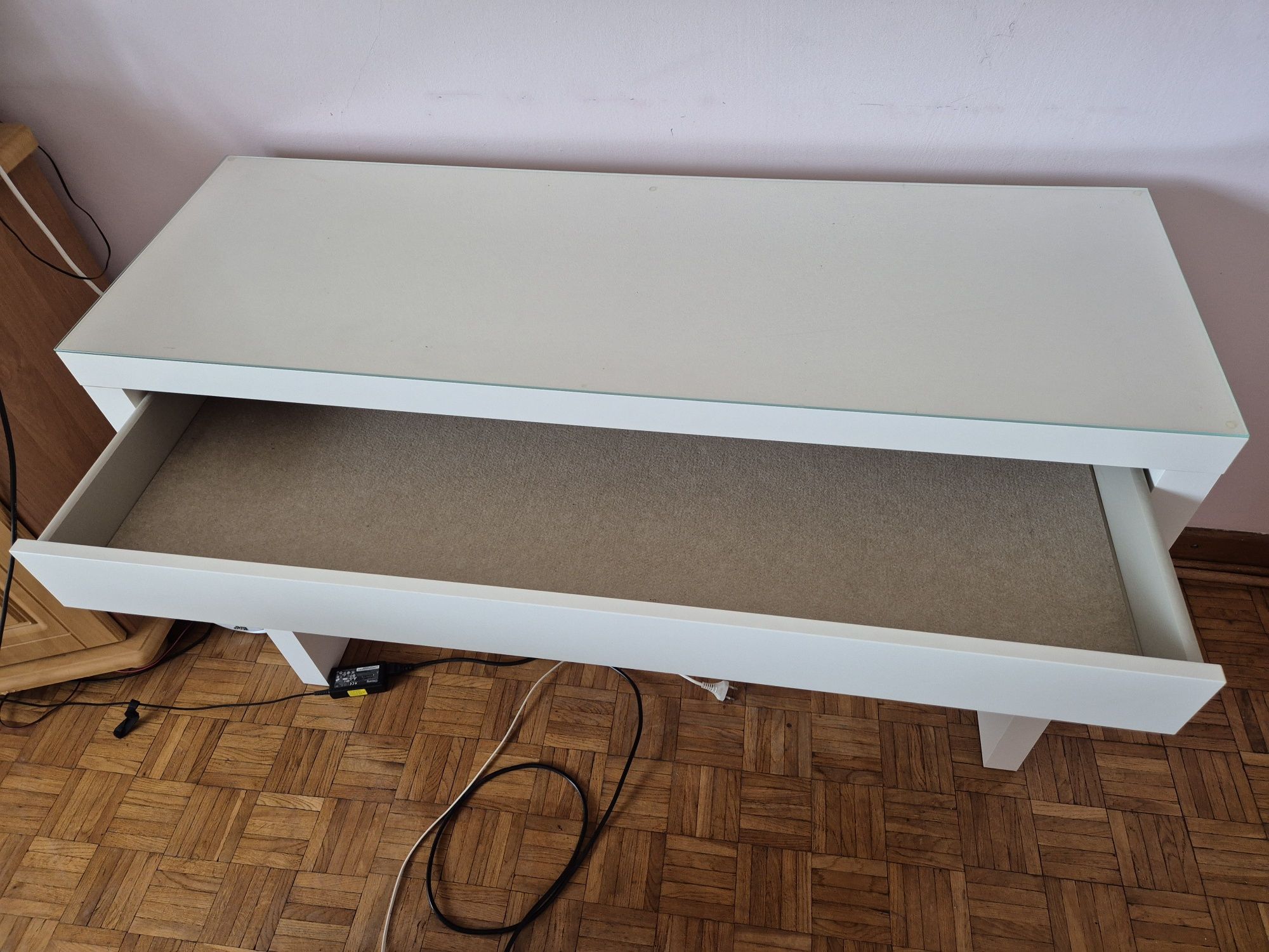 Biała toaletka biurko  IKEA