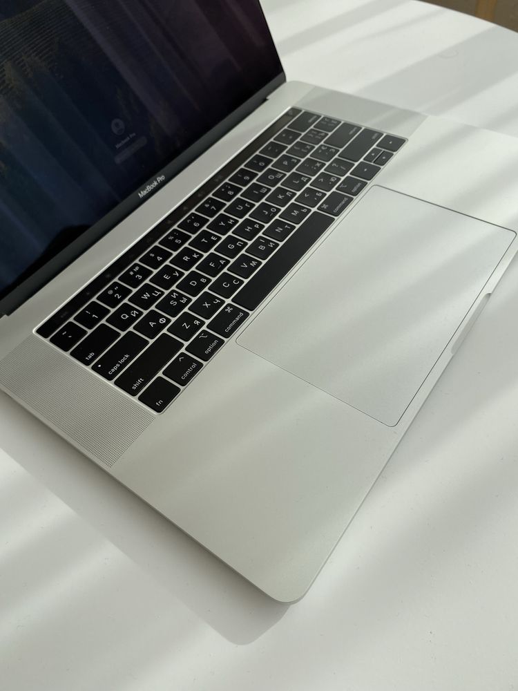 Macbook pro 15 (i9 8x; 16 Gb; 4Gb відео)