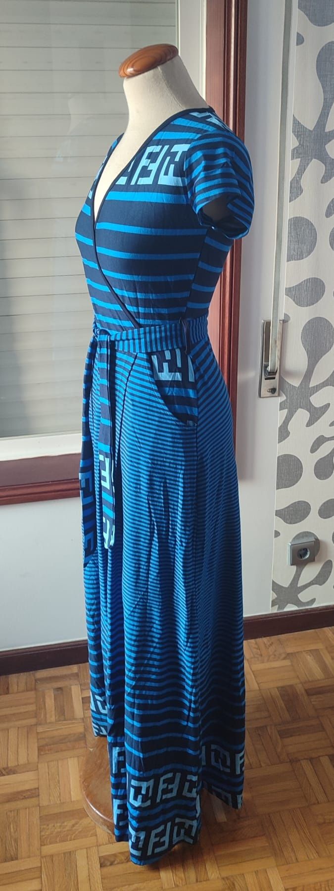 Vestidos Mix Virage, Azul e Vermelho - Novos

- Azul (S - L e XL)
- Ve